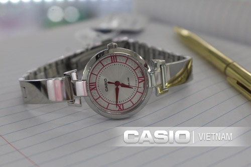 Đồng hồ nữ Casio LTP-E403D-4AVDF Mặt kính khoáng chống vỡ cao 