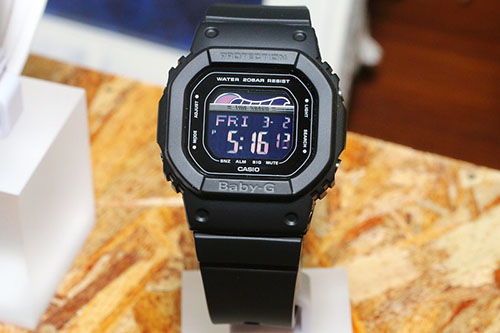 Đồng hồ nữ Casio Baby G BLX-560-1 dây nhựa