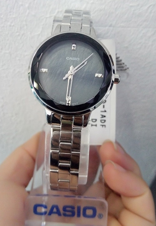 khám phá đồng hồ nữ Casio LTP-E162D-1A